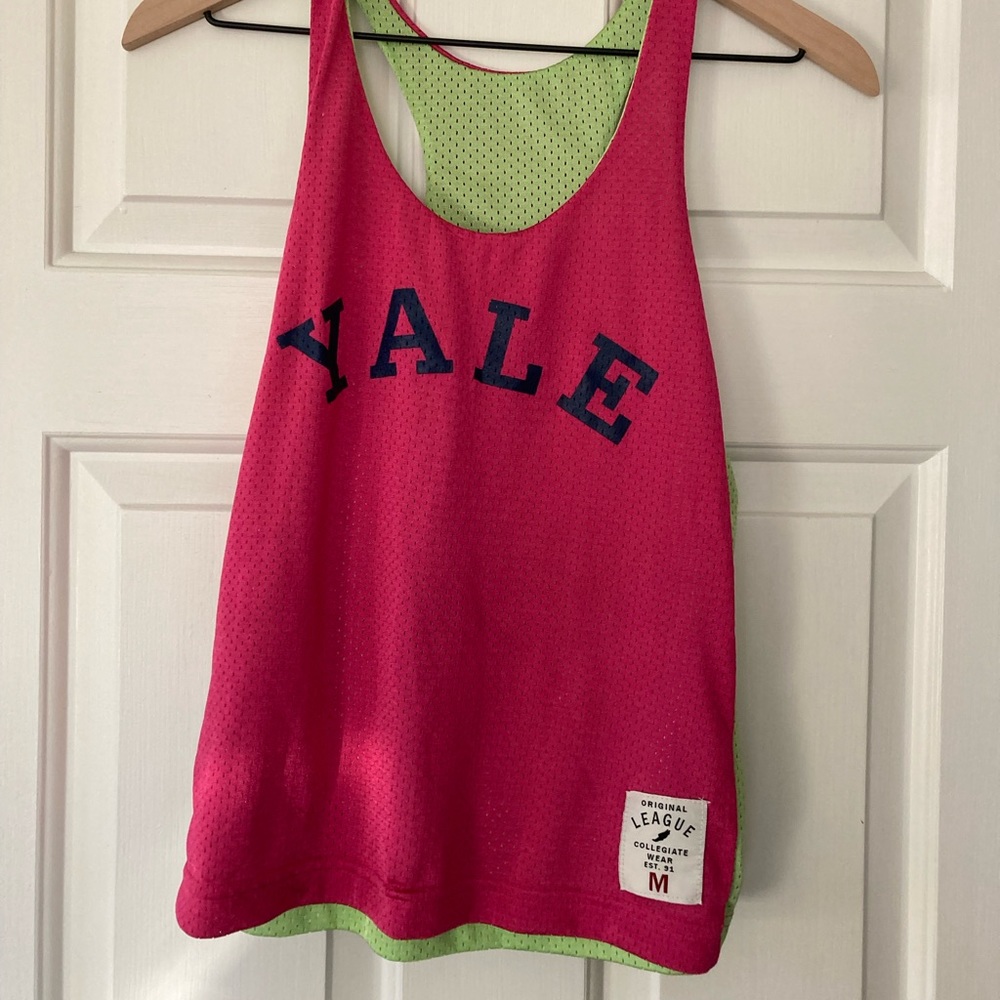Yale reversible razorback pinnie